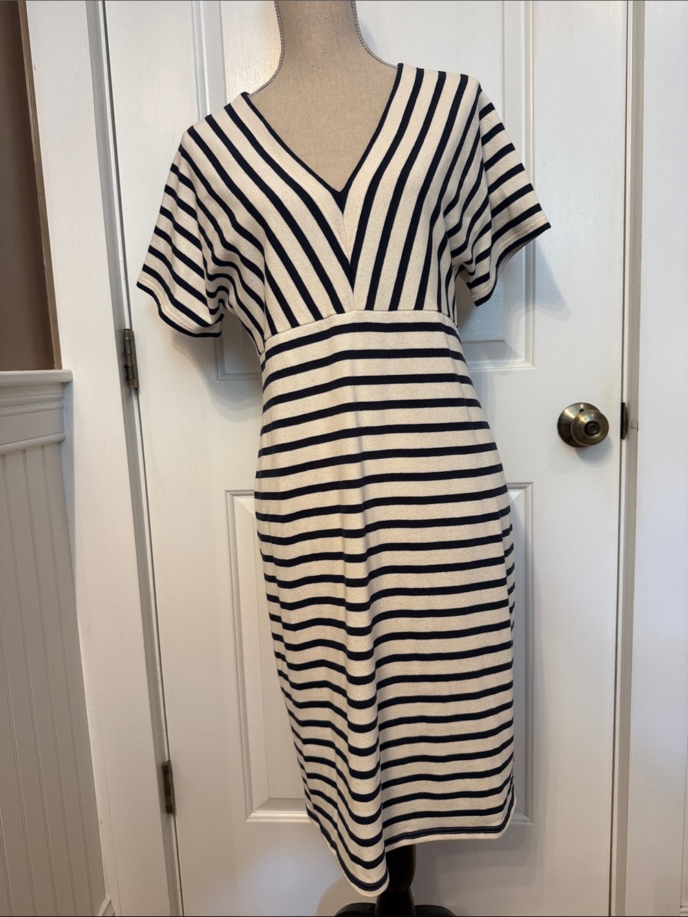 SAINT JAMES DRESS CREAM BLUE STRIPES SHORT CAP SLEEVE V-NECK SIZE 10 MIDI
